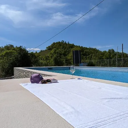 With Pool La Montaldina Piemonte Guest house