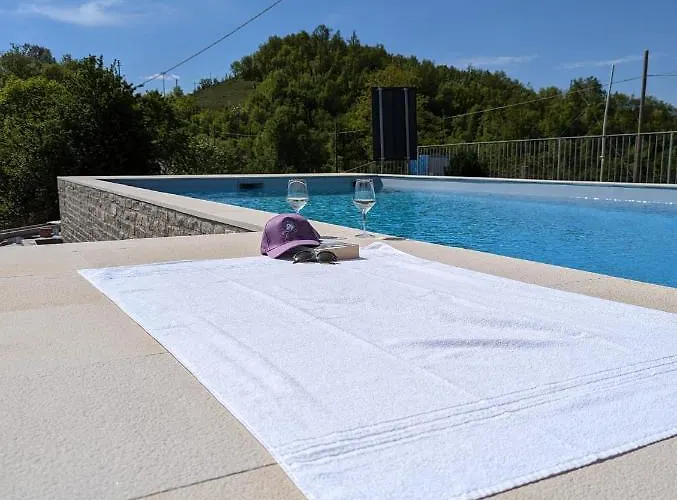 With Pool La Montaldina Piemonte Spigno Monferrato
