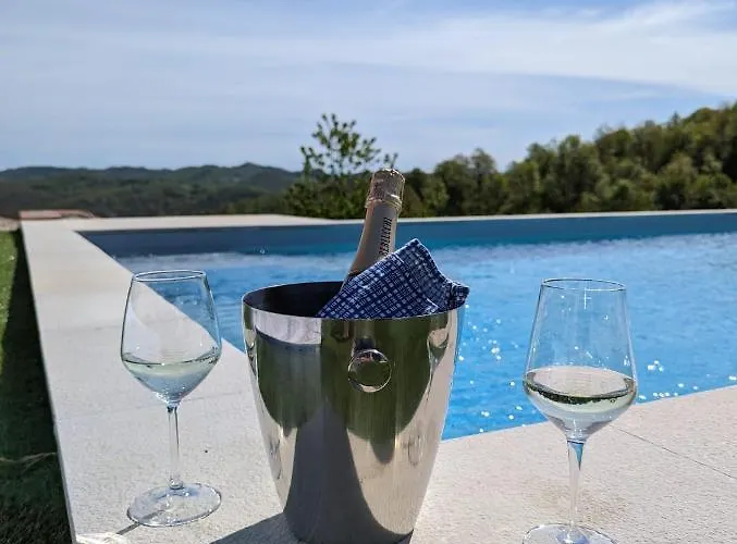 With Pool La Montaldina Piemonte Pensionat